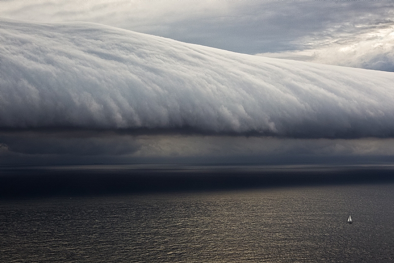 Extreme Weather - a Cloud Wave during the Rolex Sydney Hobart Race