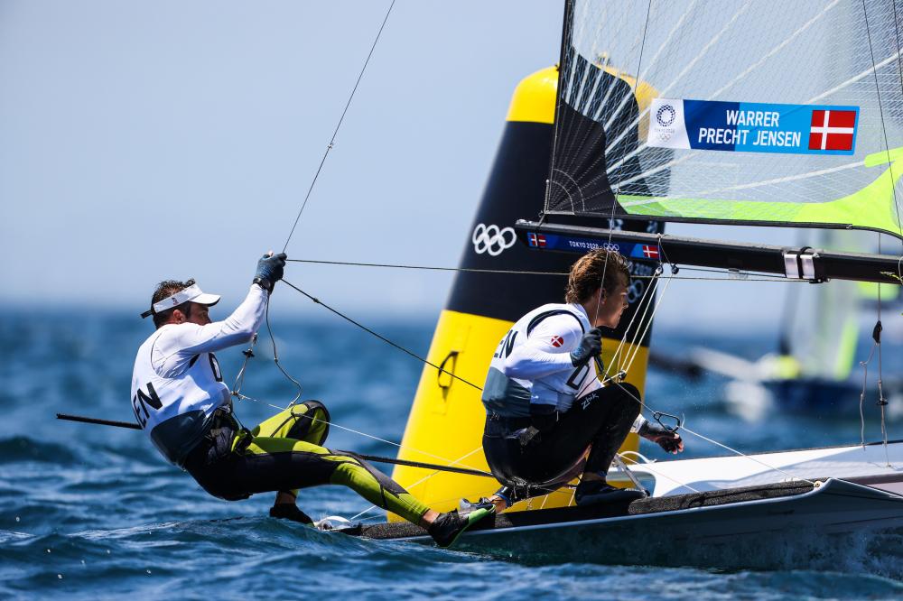 flying-dutchman-one-hand-rsx-windsurfer-gold